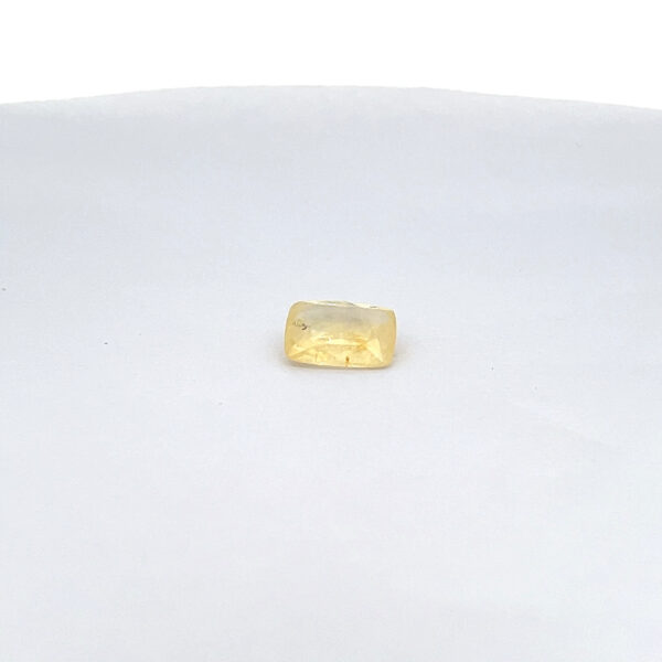 Yellow Sapphire - 5.53 carats